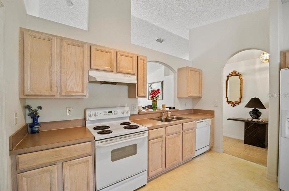 18 Rydell Ln, Palm Coast, FL 32164-6009