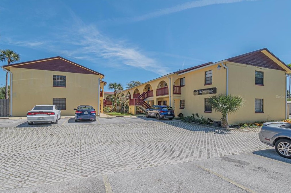 216 Glenview Blvd, Daytona Beach, FL 32118-3886