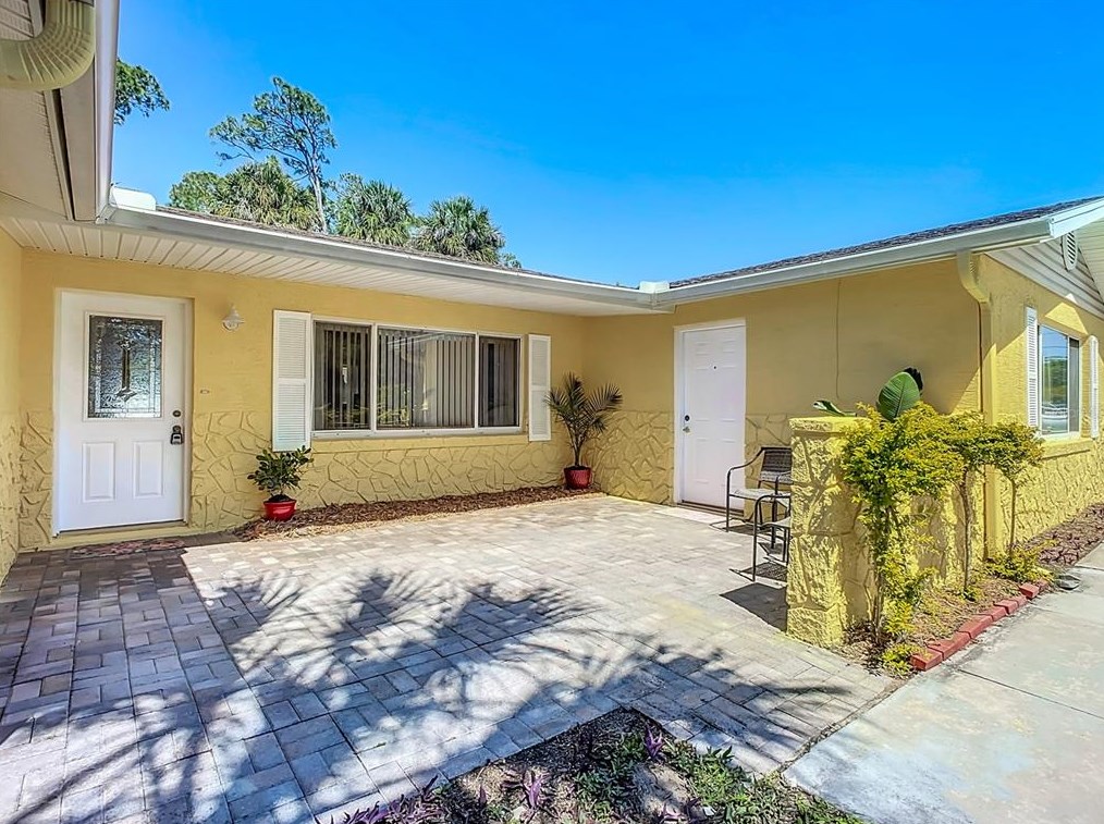 609 Charles St, Daytona Beach, FL 32129-3819