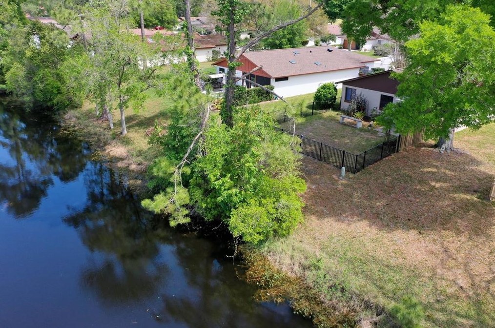 18 Lago Vista Pl, Palm Coast FL  32164-7721 exterior