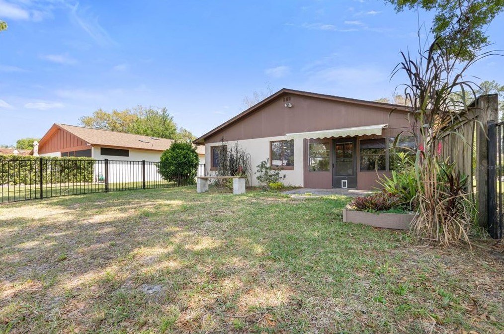 18 Lago Vista Pl, Palm Coast FL  32164-7721 exterior