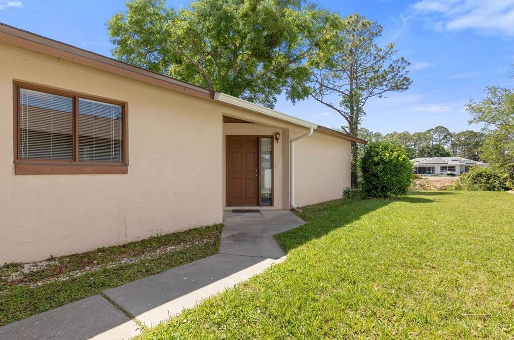 18 Lago Vista Pl, Palm Coast FL  32164-7721 exterior