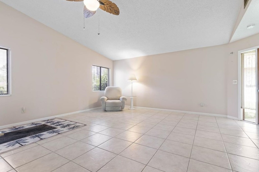18 Lago Vista Pl, Palm Coast FL  32164-7721 exterior