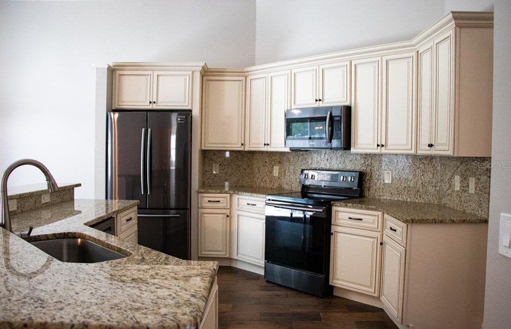 2421 Walnut Heights Rd, Apopka FL  32703-4854 exterior