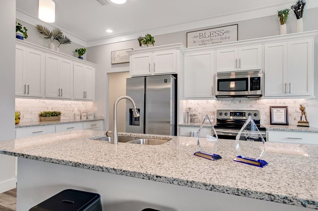 6 Ln Mancha Dr, Palm Coast FL  32137-9610 exterior