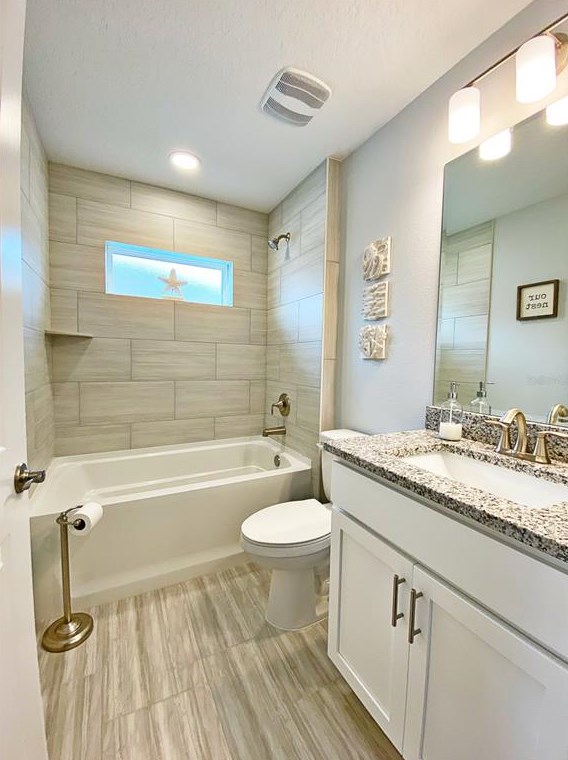 6 Ln Mancha Dr, Palm Coast FL  32137-9610 exterior