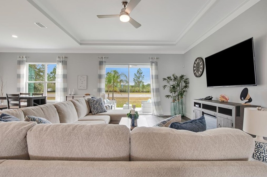 6 Ln Mancha Dr, Palm Coast FL  32137-9610 exterior