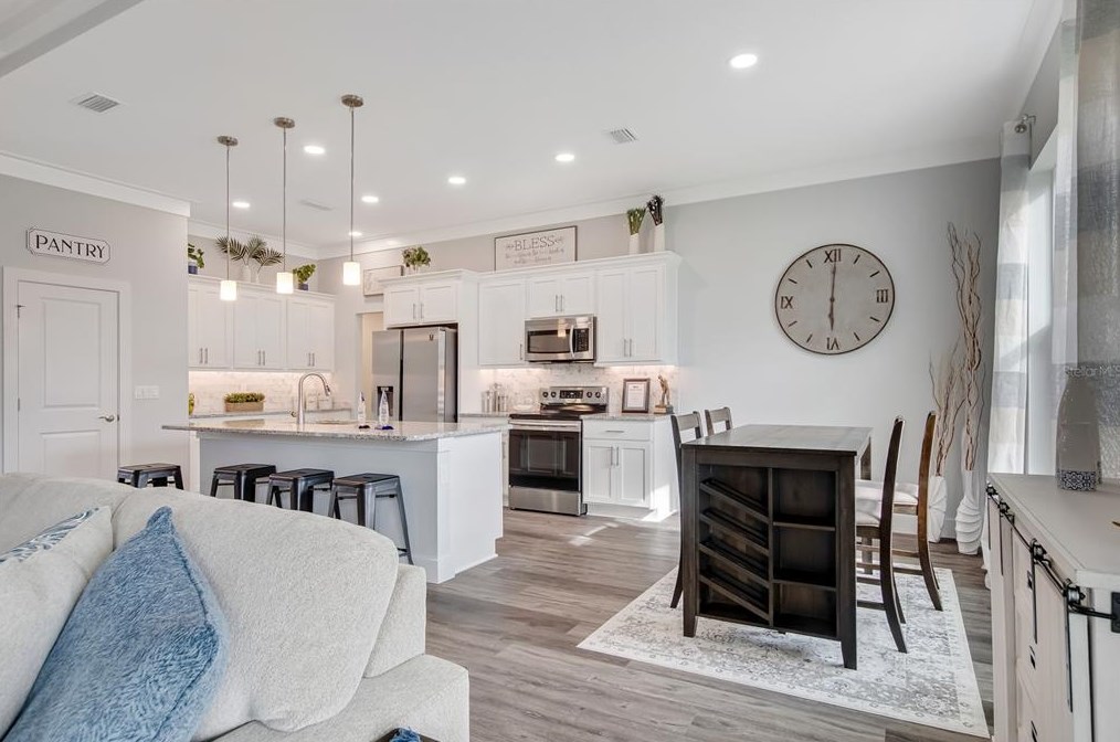 6 Ln Mancha Dr, Palm Coast FL  32137-9610 exterior