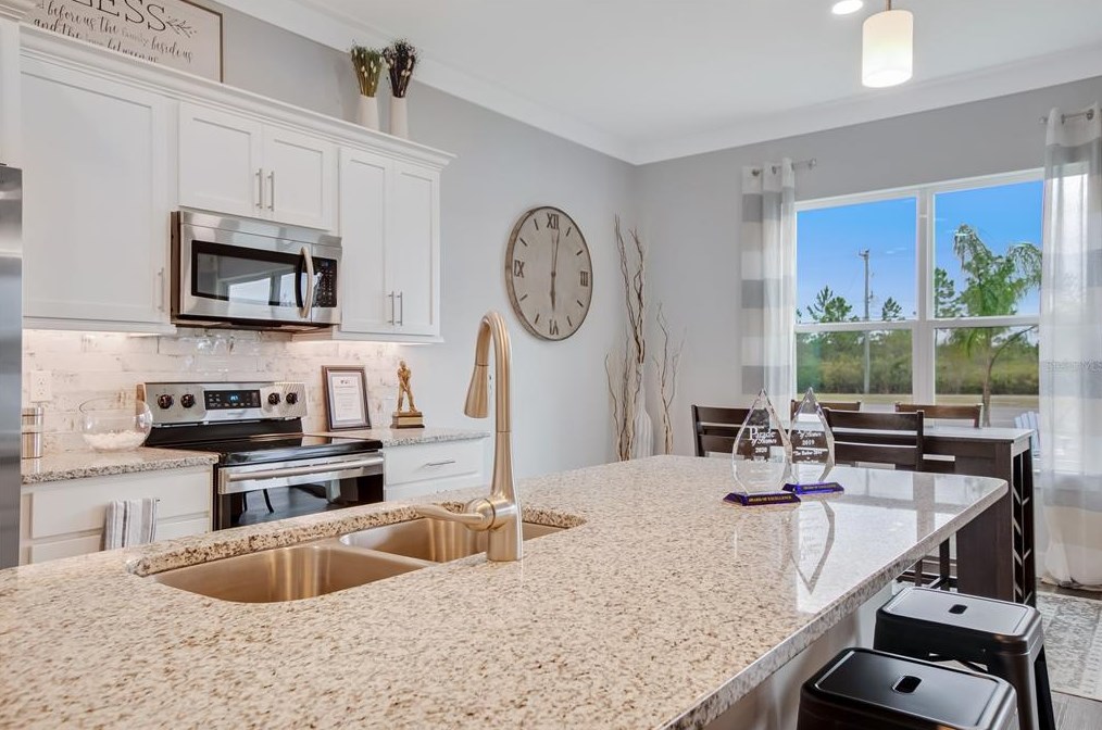 6 Ln Mancha Dr, Palm Coast FL  32137-9610 exterior