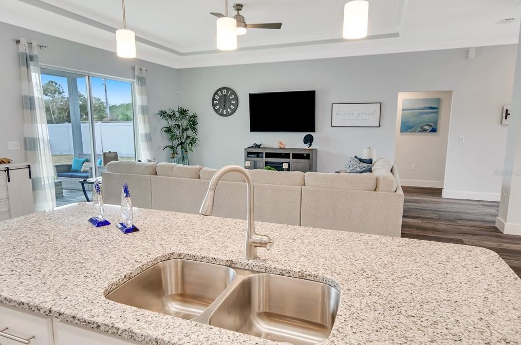 6 Ln Mancha Dr, Palm Coast FL  32137-9610 exterior