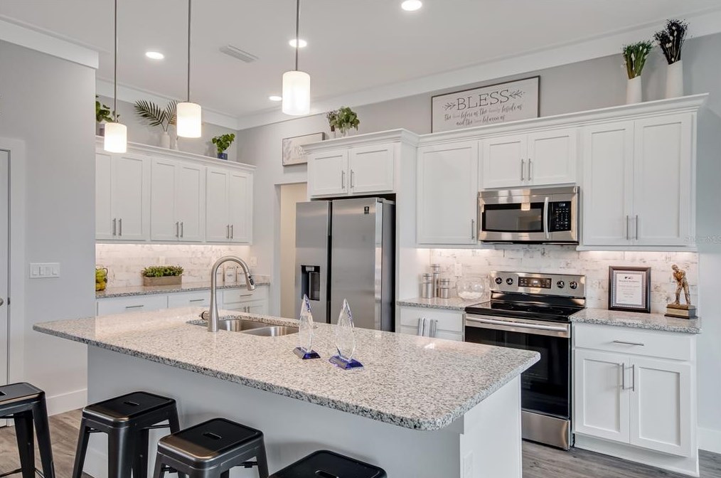 6 Ln Mancha Dr, Palm Coast FL  32137-9610 exterior