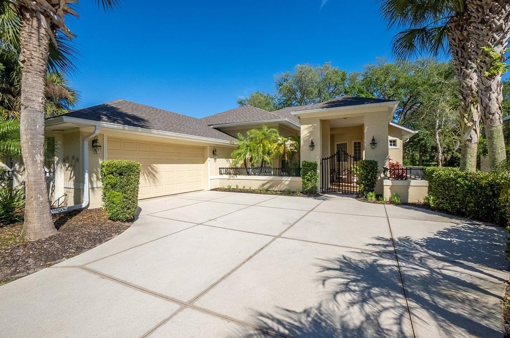 68 Southlake Dr, Palm Coast, FL 32137-1516