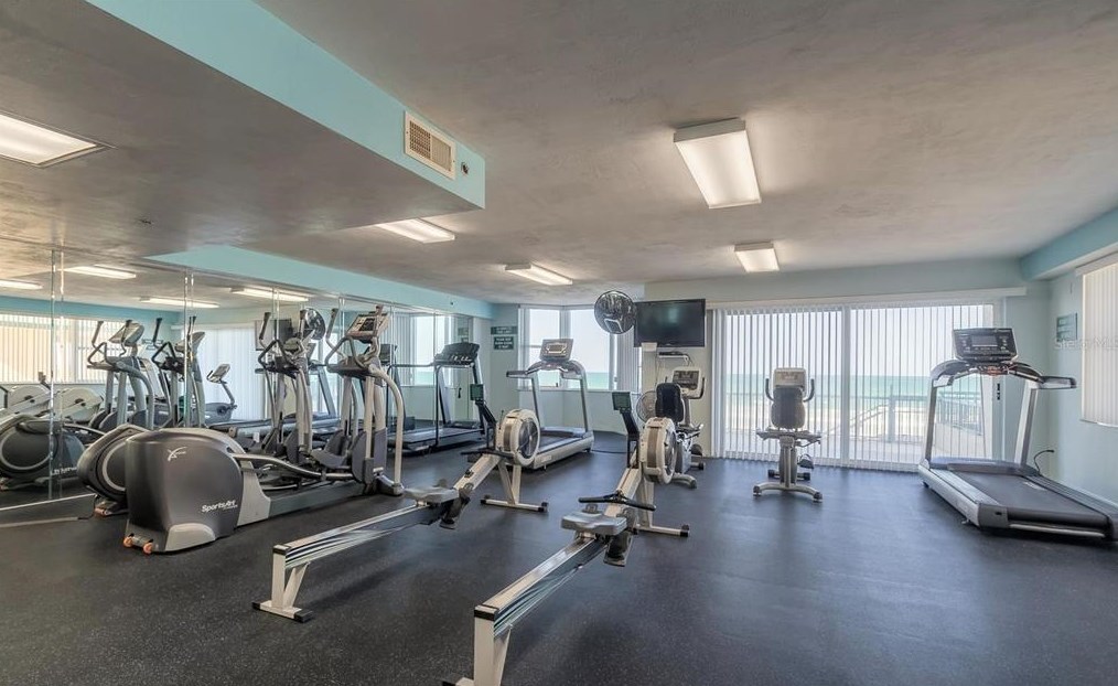 4525 Atlantic Ave, Daytona Beach FL 32127-7056 exterior