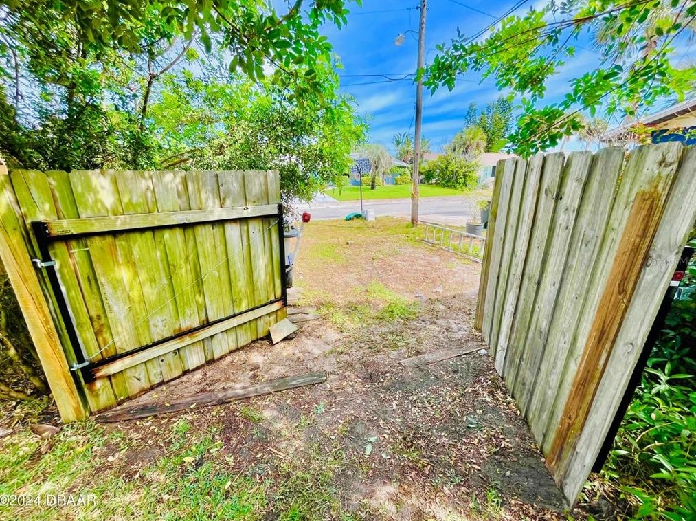 31 San Jose Dr, Ormond Beach FL  32176-2414 exterior