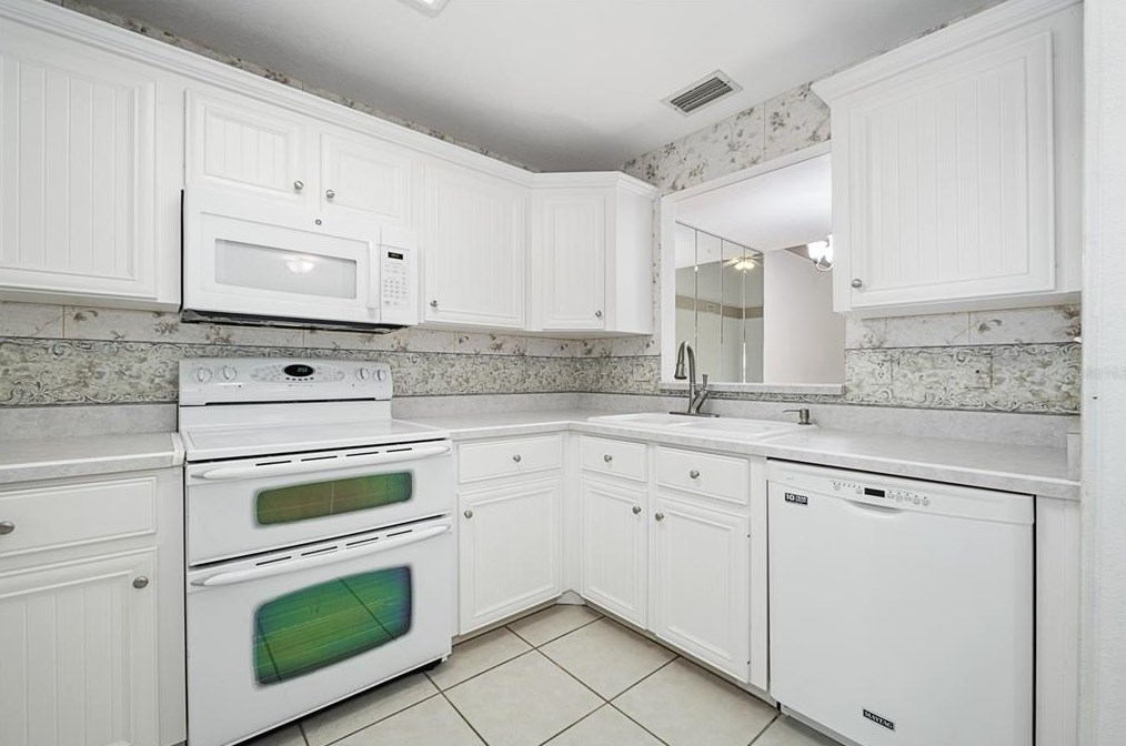 2242 Candlewood Ln, New Smyrna FL  32168-9721 exterior