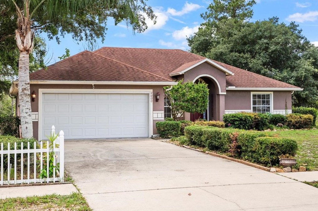 2000 Glenlock Dr, Deltona, FL 32725-2312