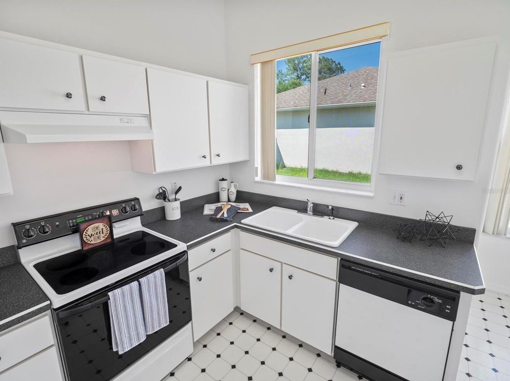 50 Persimmon Dr, Palm Coast FL  32164-7450 exterior
