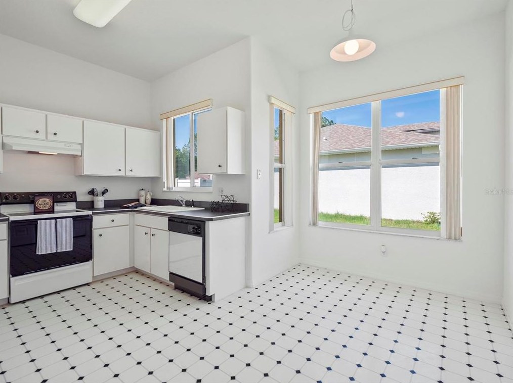 50 Persimmon Dr, Palm Coast FL  32164-7450 exterior