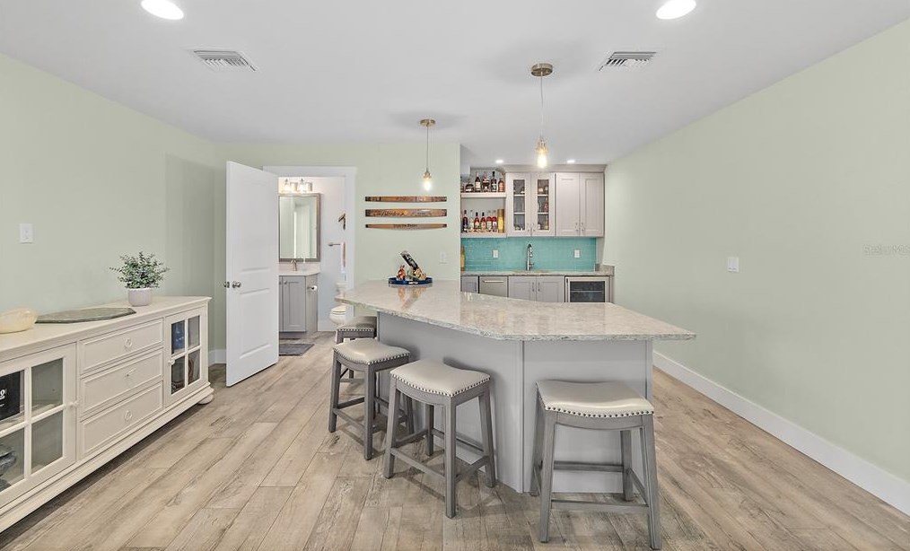 4711 Atlantic Ave, Daytona Beach FL 32127-7103 exterior