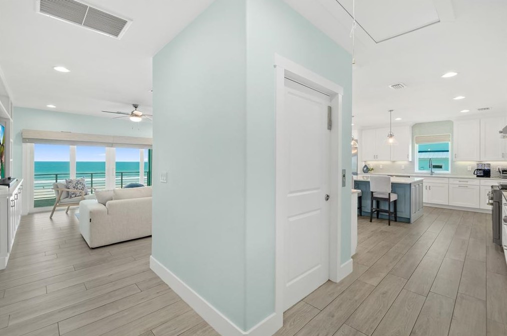 4711 Atlantic Ave, Daytona Beach FL 32127-7103 exterior