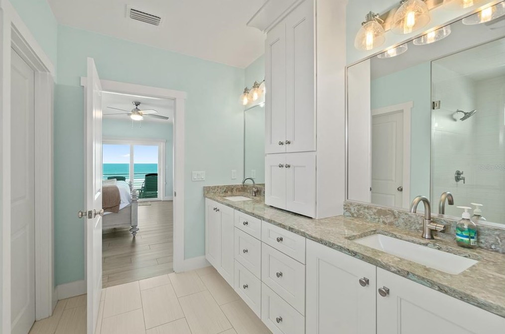 4711 Atlantic Ave, Daytona Beach FL 32127-7103 exterior