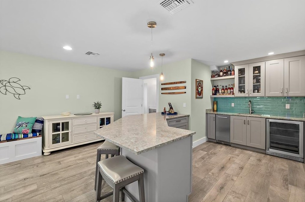 4711 Atlantic Ave, Daytona Beach FL 32127-7103 exterior