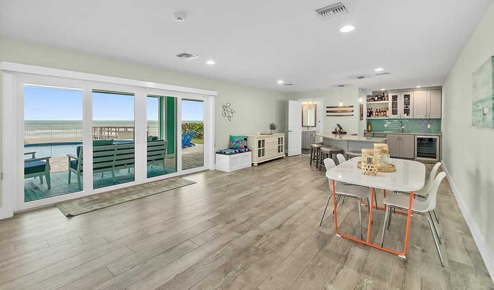 4711 Atlantic Ave, Daytona Beach FL 32127-7103 exterior