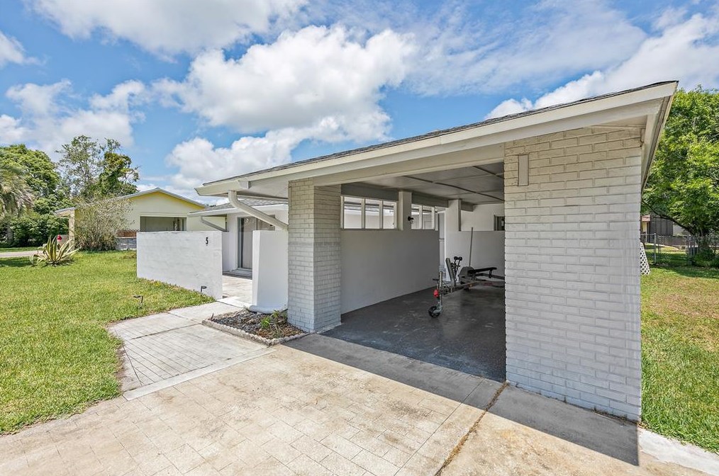 5 Ferdinand Ln, Palm Coast, FL 32137-8216