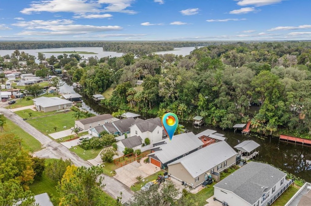 291 Maxwell Dr, Welaka, FL 32193