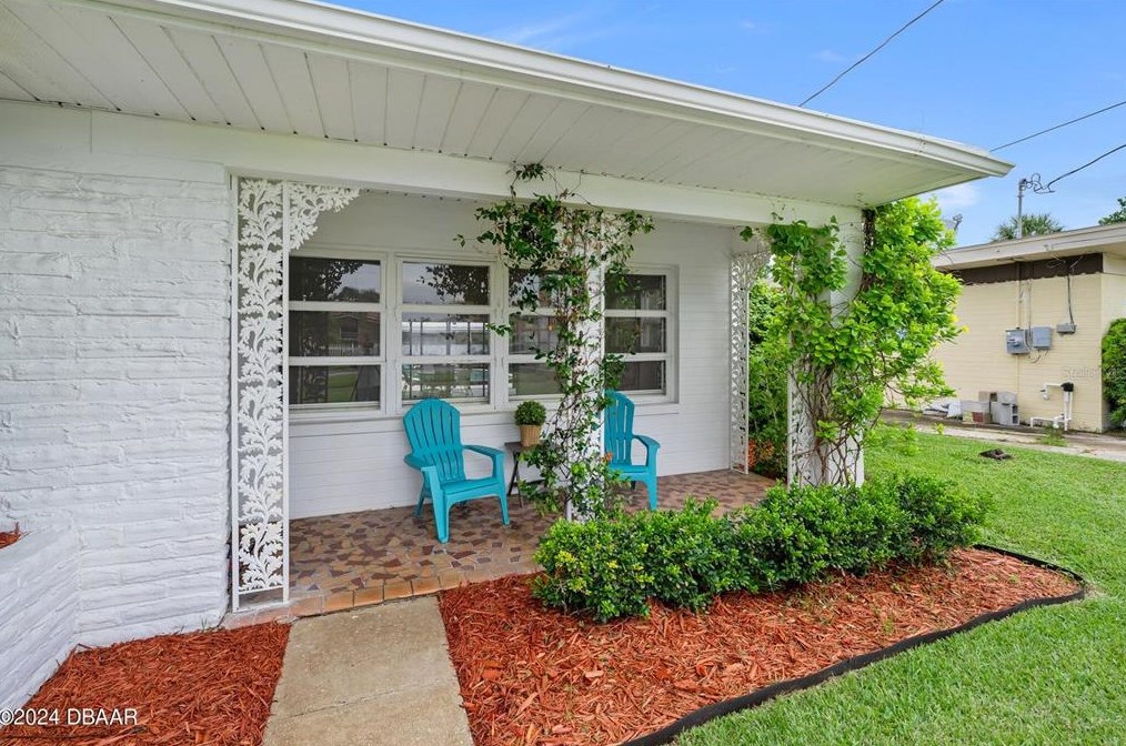 221 Boylston Ave, Daytona Beach, FL 32118-3323