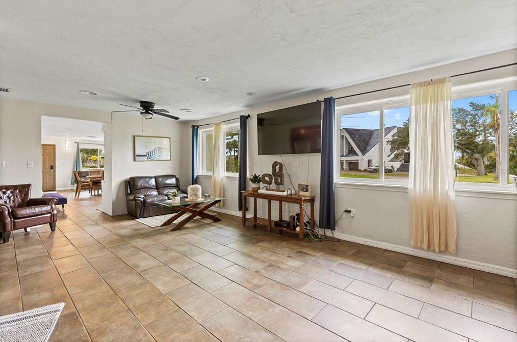 1175 John Anderson Dr, Ormond Beach FL 32176-3719 exterior