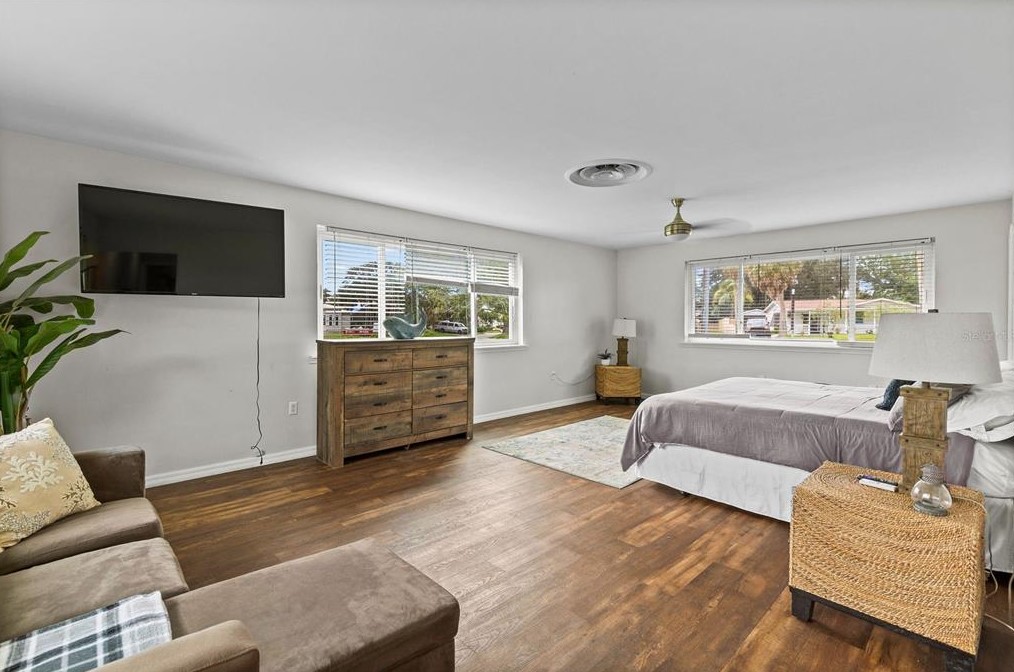 1175 John Anderson Dr, Ormond Beach FL 32176-3719 exterior