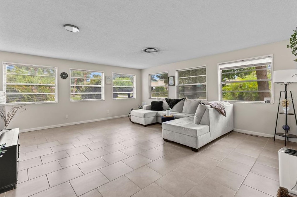 1175 John Anderson Dr, Ormond Beach FL 32176-3719 exterior