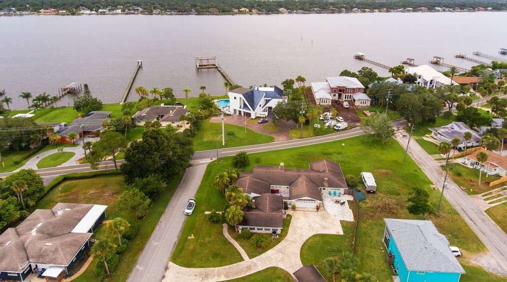 1175 John Anderson Dr, Ormond Beach FL 32176-3719 exterior