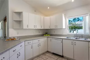 21 Utrillo Pl, Palm Coast, FL 32164 - Photo 6