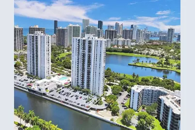 3675 N Country Club Drive #2110, Miami, FL 33180 - Photo 38