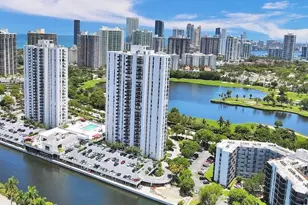 3675 N Country Club Dr, Miami, FL 33180 - Photo 38