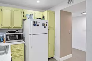 3675 N Country Club Dr, Miami, FL 33180 - Photo 30