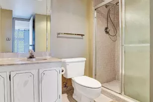 3675 N Country Club Dr, Miami, FL 33180 - Photo 30