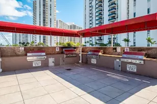 3675 N Country Club Dr, Miami, FL 33180 - Photo 20