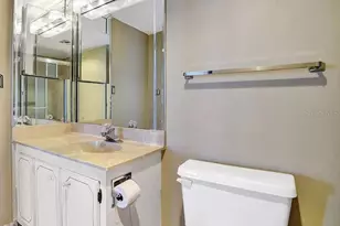 3675 N Country Club Dr, Miami, FL 33180 - Photo 32