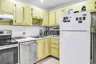 3675 N Country Club Dr, Miami, FL 33180 - Photo 28