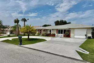 15 Cloverdale Ct S, Palm Coast, FL 32137 - Photo 2