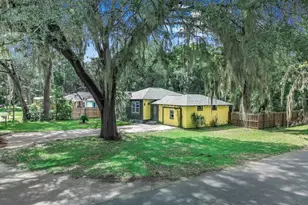 1334 NE 1st Ave, Gainesville, FL 32641 - Photo 2