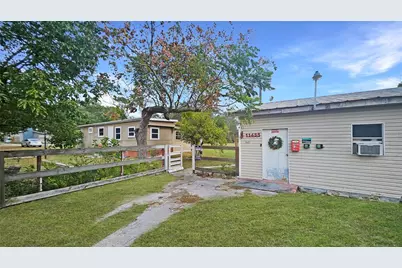 11455 SE Highway 464C, Ocklawaha, FL 32179 - Photo 6