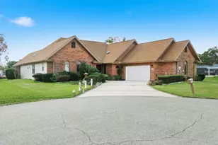 10 Castle Ct, Palm Coast, FL 32137 - Photo 2