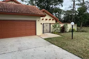 15 Village Cir, Palm Coast, FL 32164 - Photo 2