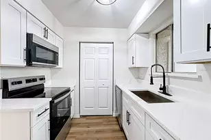 4445 Rayfield Dr, Sarasota, FL 34243 - Photo 12