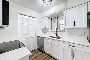 4445 Rayfield Dr, Sarasota, FL 34243 - Photo 14