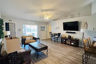 8 Firethorn Ln, Palm Coast, FL 32137 - Photo 4